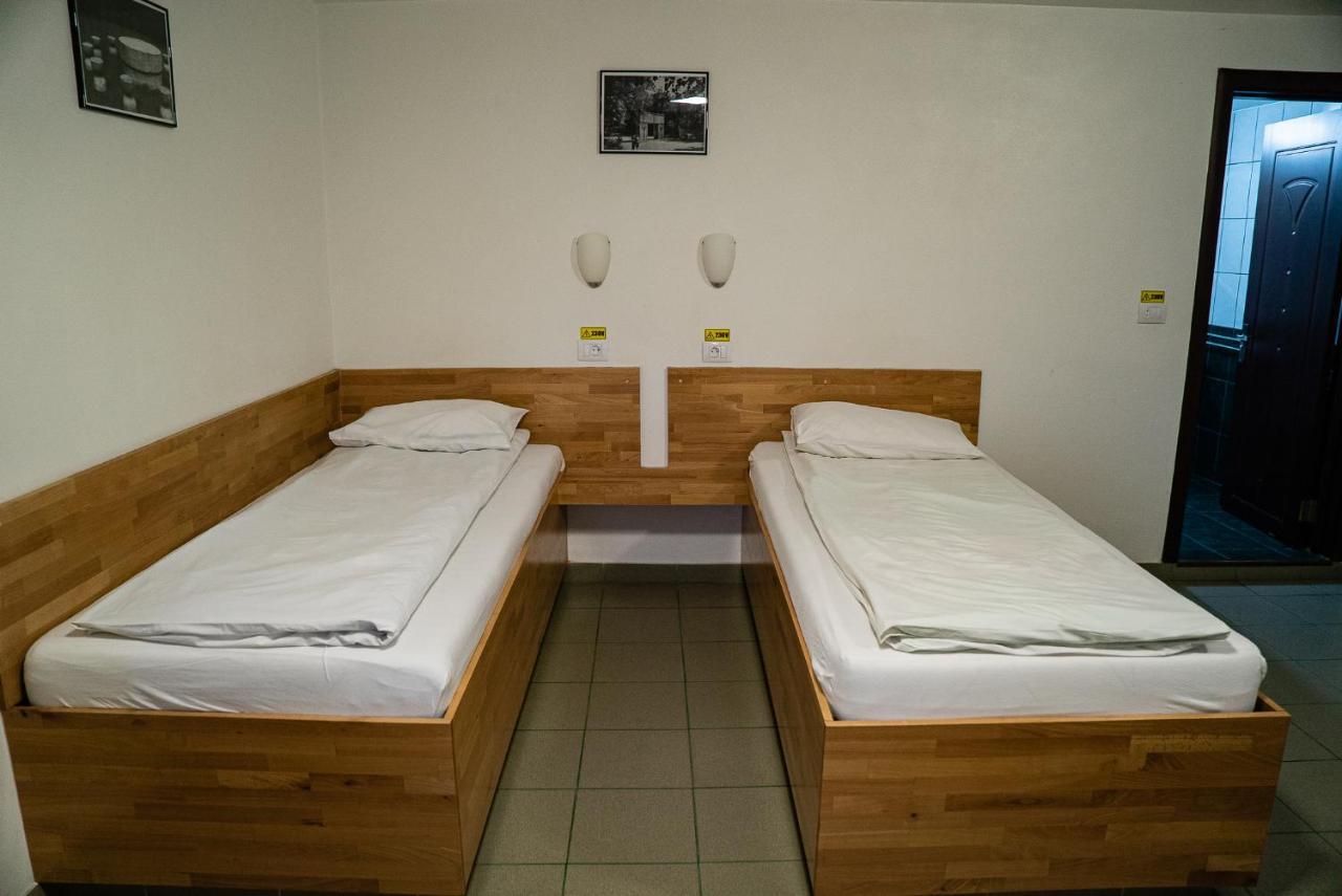 Hôtel Casa Gorjeneasca à Târgu Jiu Extérieur photo