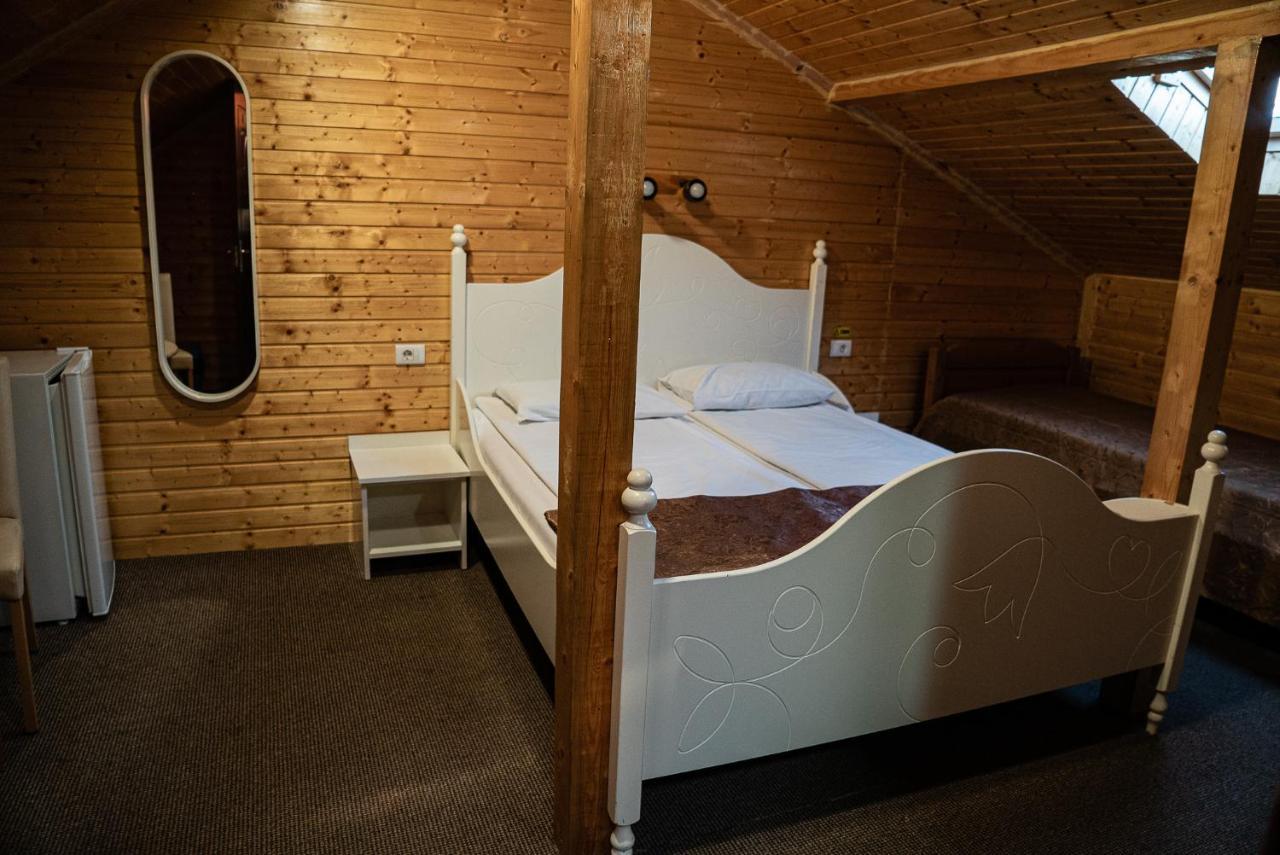 Hôtel Casa Gorjeneasca à Târgu Jiu Extérieur photo