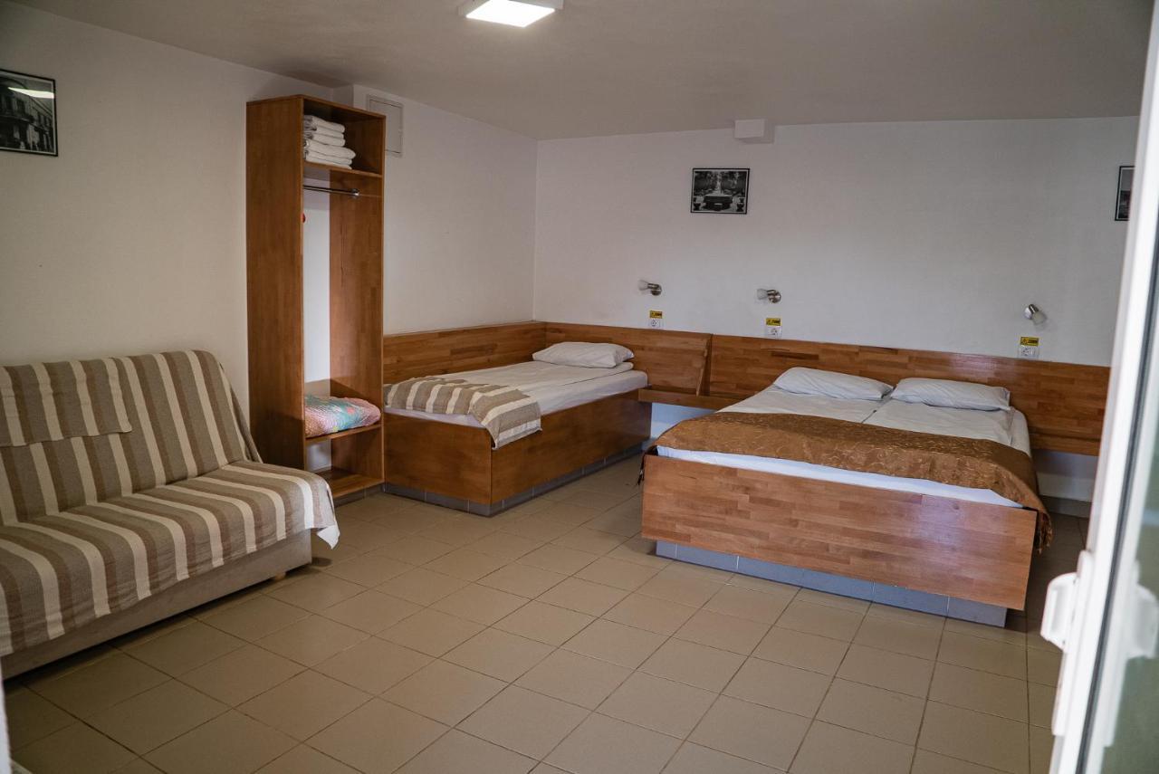 Hôtel Casa Gorjeneasca à Târgu Jiu Extérieur photo