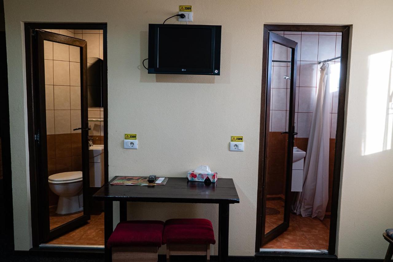 Hôtel Casa Gorjeneasca à Târgu Jiu Extérieur photo