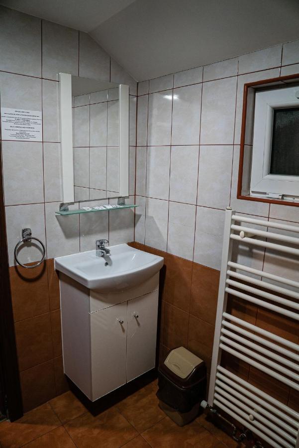 Hôtel Casa Gorjeneasca à Târgu Jiu Extérieur photo
