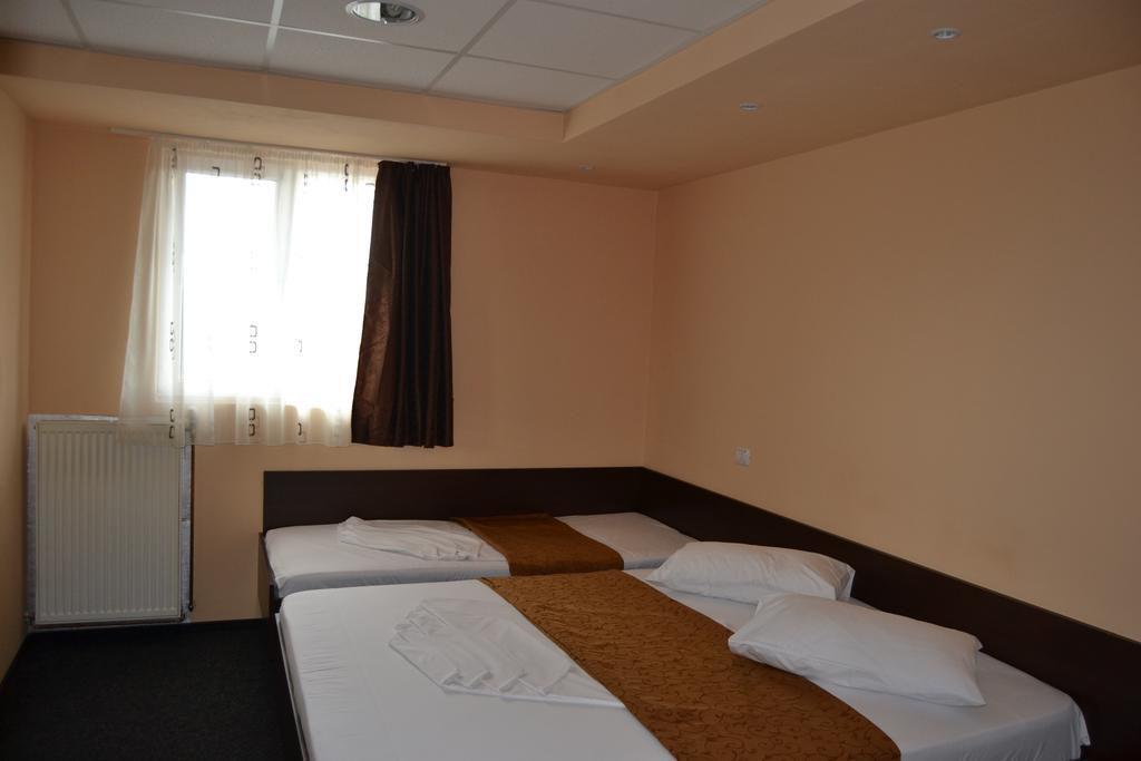 Hôtel Casa Gorjeneasca à Târgu Jiu Chambre photo